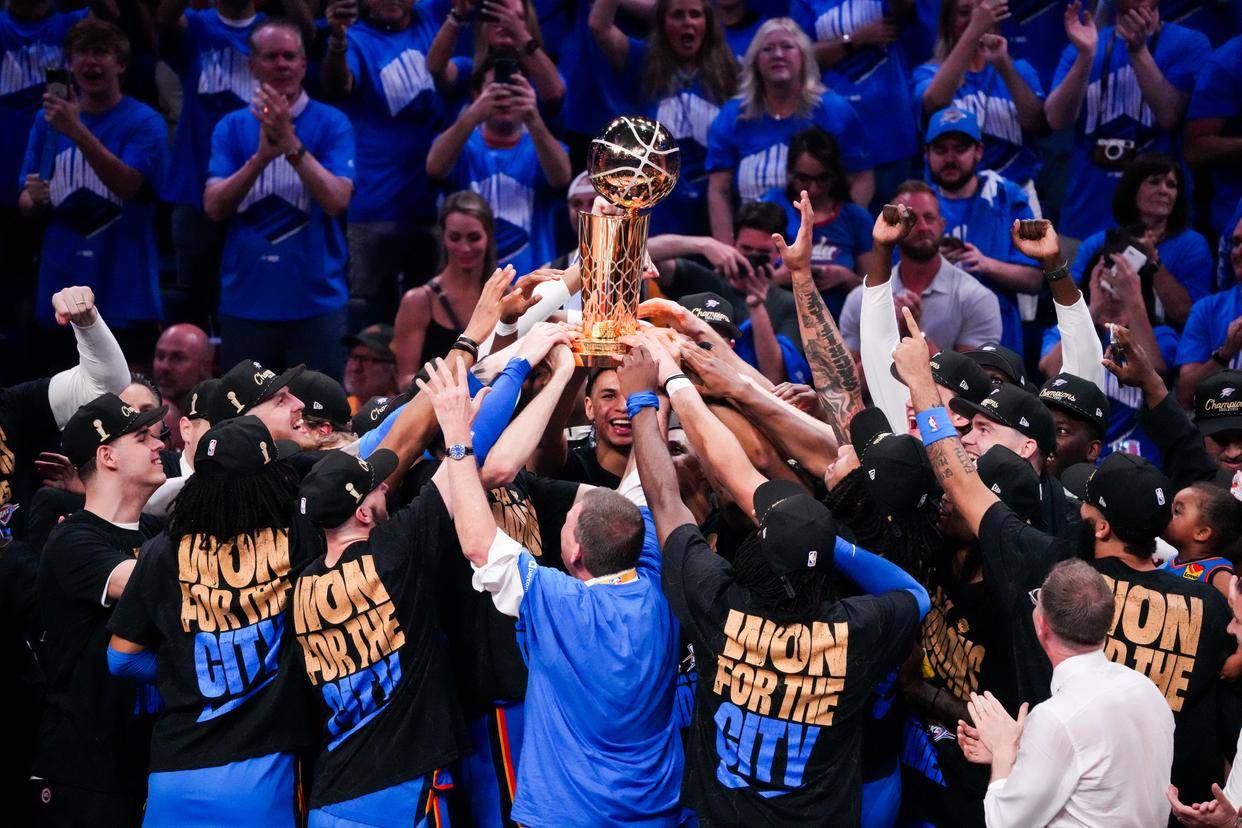 法比奥晒与古加搞怪合照：我们爱中国，很满意现在的生活状态（法比奥与古加晒搞怪合影：我们热爱中国，对当下生活十分满意）