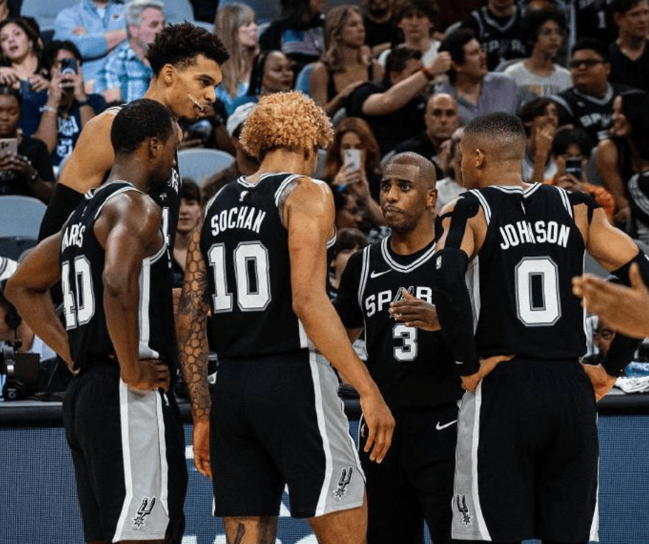 上海海港实现中超三连冠，为中国顶级联赛历史第三队（上海海港夺得中超三连冠，成中国顶级联赛史上第三队）