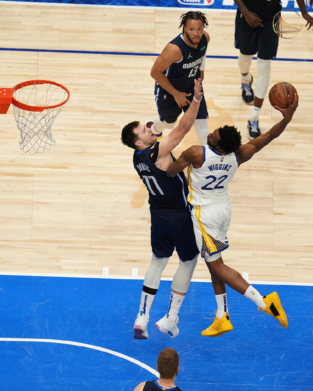 弗兰克：罗梅罗和范德芬配合越来越默契，很享受和他们共事（弗兰克：罗梅罗与范德芬配合愈发默契，我很享受与他们合作）