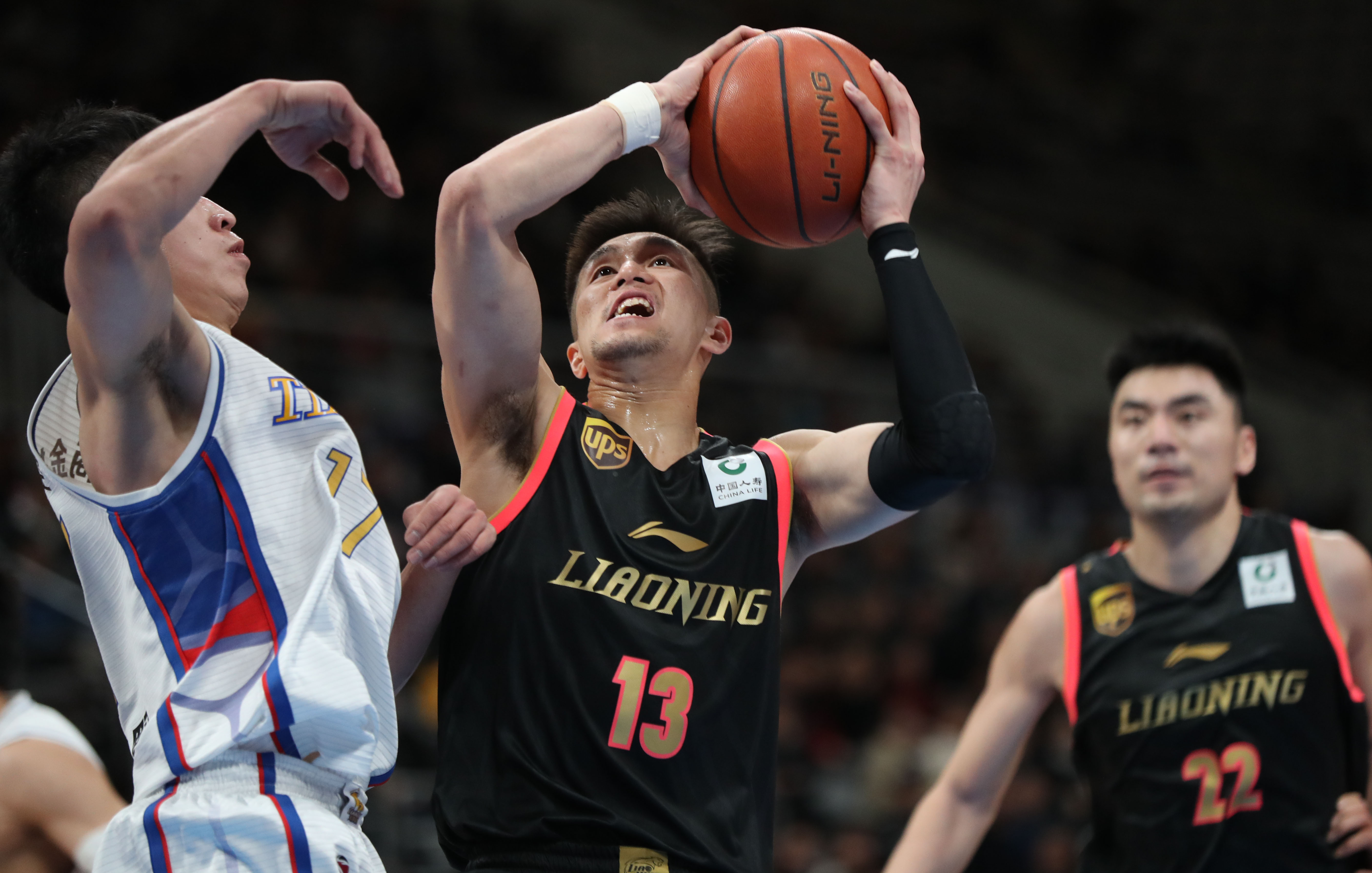 亚冠生死博弈！布里兰主场怒怼江原FC，8球神锋剑指出线（亚冠生死战：布里兰主场硬刚江原FC，8球锋霸剑指出线）