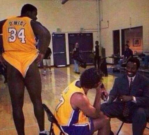 半场：尤文0-0都灵，比赛平淡，双方机会不多（半场战报：尤文与都灵互交白卷，良机寥寥）