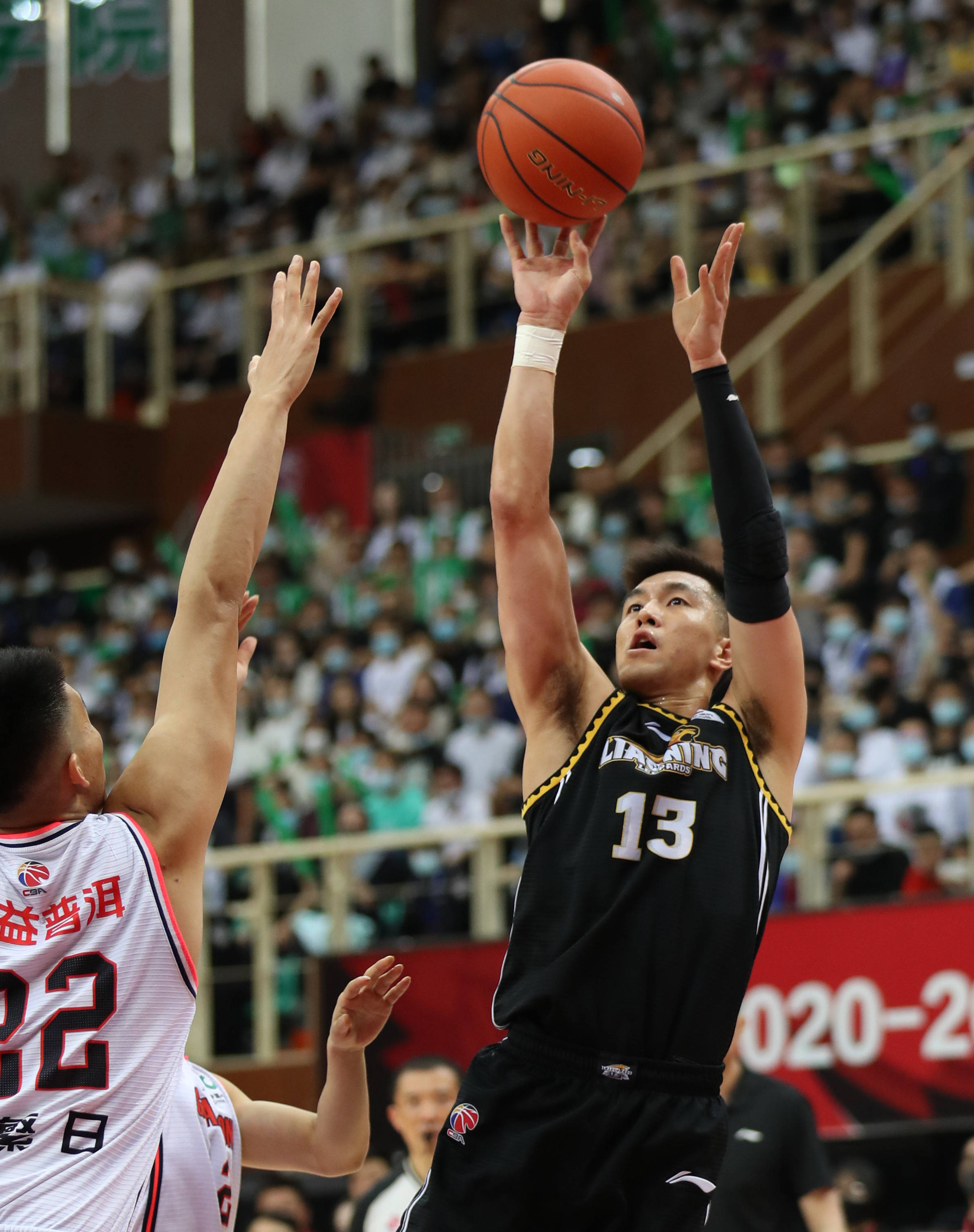 篮球CBA季后赛抽签完成，首轮对阵揭晓（CBA季后赛抽签落定，首轮对阵出炉）