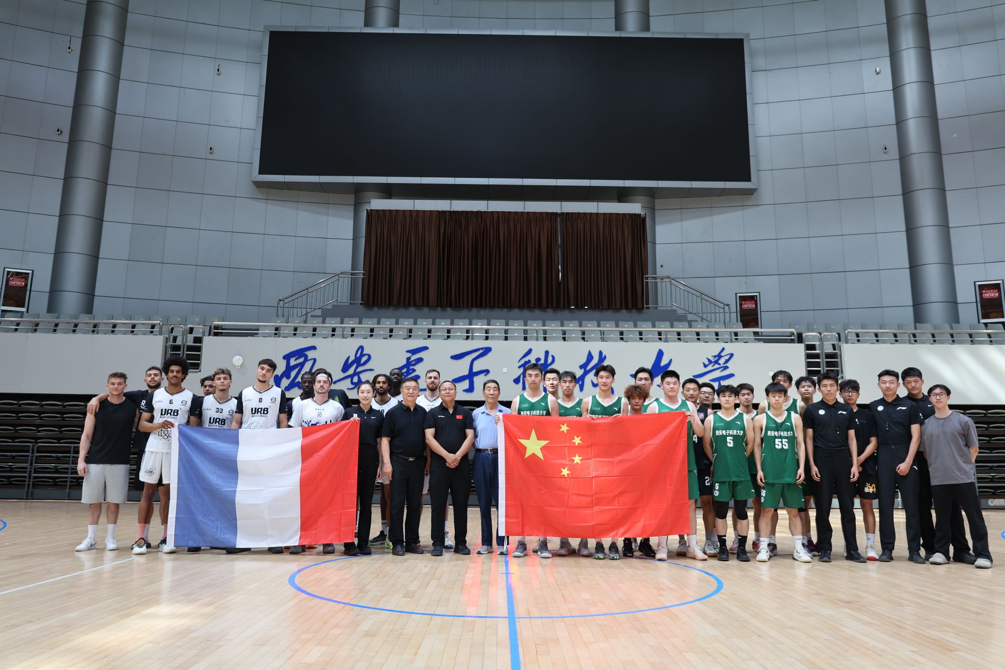 博主：下赛季无缘英博的拉布亚德今日回到基地，将参与训练（博主：无缘下赛季英博的拉布亚德今日归队，将随队训练）